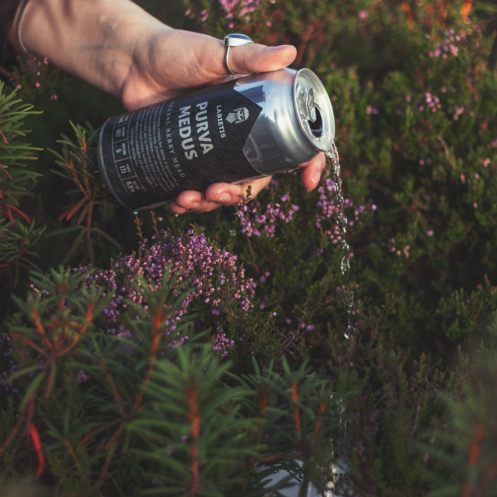 Purva_Medus_Herbal_Berry_Mead